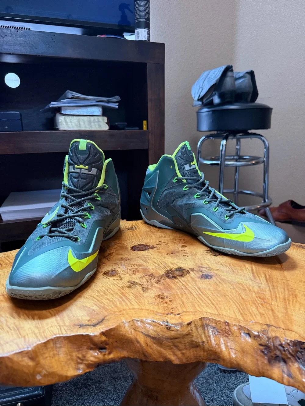 Nike LeBron 11 Dunkman Men 13 Women 14.5 Mica Green Volt 616175-300